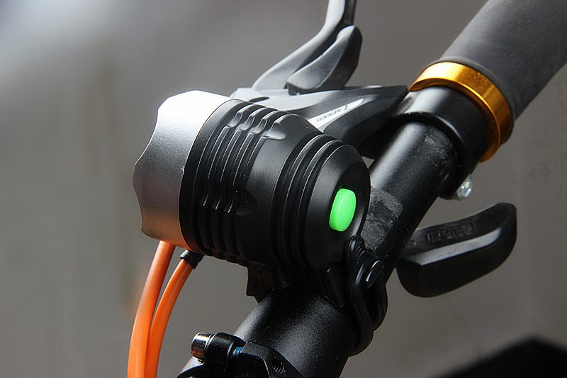 Luci Bicicletta Anteriore e Posteriore Luci per Bici Sendowtek Luce per Bicicletta LED a Induzione Intelligente Ricaricabili USB 2200mAh 5 Modalità Luce Impermeabile IPX7 