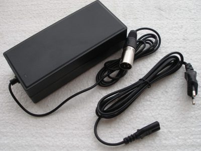 caricabatterie-36V-plastica-nero-economico-3-pin